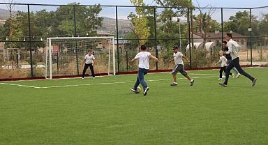 Okullar tatil oldu, Bayatlı gençler sahaya koştu