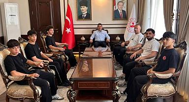 ŞAMPİYON GÜREŞÇİLER, KAYMAKAM GÖKPINAR'I ZİYARET ETTİ