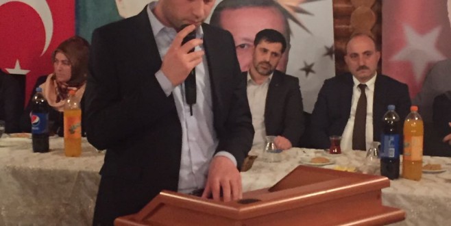 AK PARTİLİ GENÇLER İSTİŞARE İÇİN BAYRAKTEPE TESİSLERİNDE BULUŞTU.