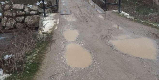 ASFALTLAMA YAPILIRKEN UNUTULAN YOLLAR!...