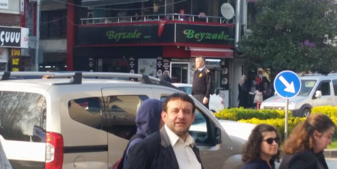 BELEDİYE BAŞKAN YARDIMCISI NEYE GÜLÜYOR?