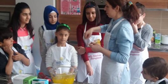 ÇÖLYAKLI ÇOCUKLARA GLUTENSİZ PASTA ZİYAFETİ...