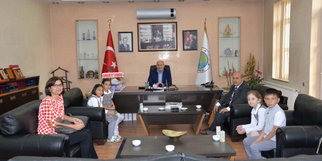 HENDEK CUMHURİYET İLKOKULU BAŞKAN PÜSKÜLLÜYÜ ZİYARET ETTİ...