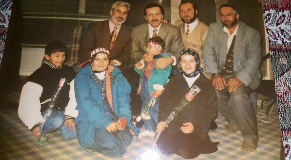 KEFENLİ SİYASETÇİ,SİYASETE GERİ Mİ DÖNÜYOR...