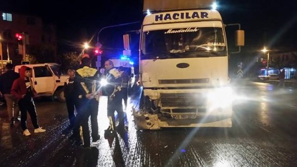 KÖPRÜBAŞI IŞIKLARDA MADDİ HASARLI KAZA...