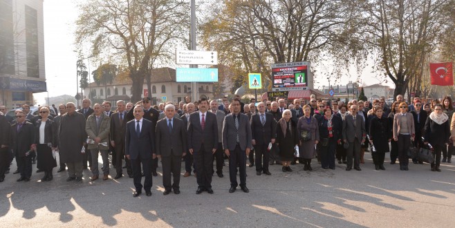 ÖĞRETMENLER GÜNÜ TÖRENLE KUTLANDI...
