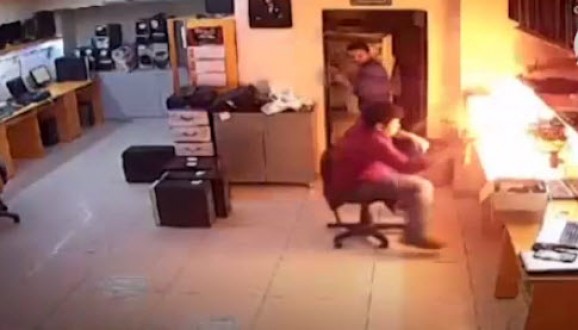 Tamirata getirilen tablet patladı