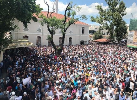 Tecavüze uğrayıp öldürülen Suriyeli kadın ve bebeğini son yolculuğuna Sakarya'da binler uğurladı